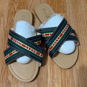 Women’s slippers with green and red stripe detail size 7.5